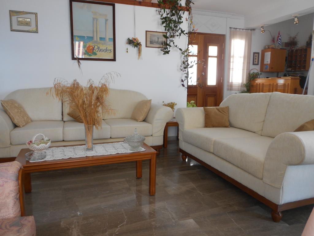 Zorbas Hotel & Studios Pythagóreion Buitenkant foto